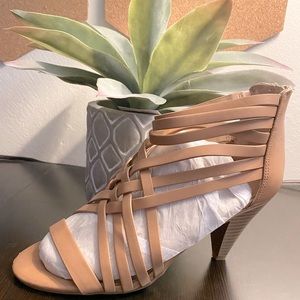Strappy summer heel